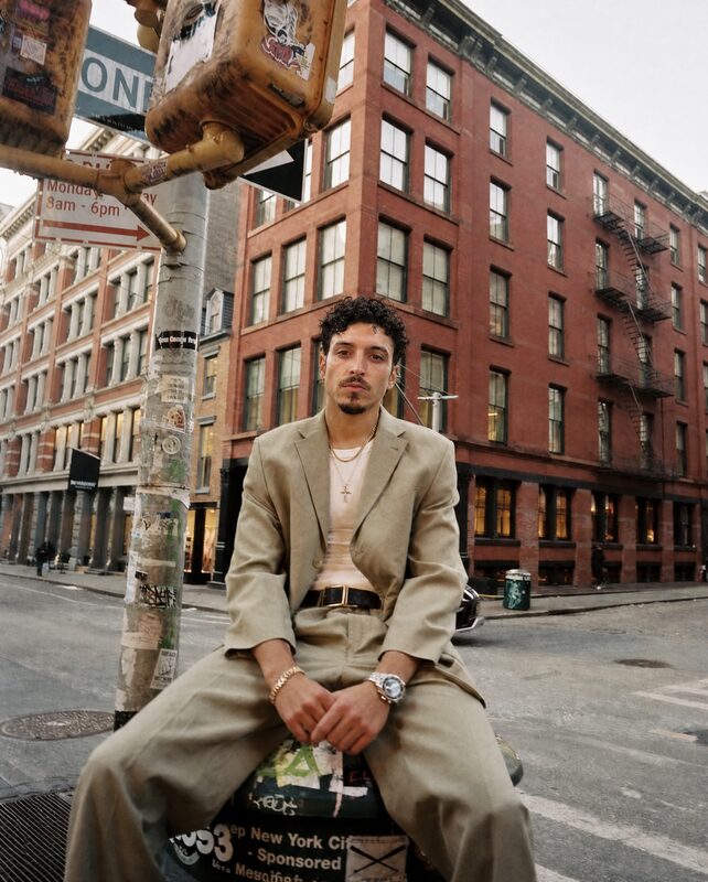 SoHo Suit Street Seat VIBEFLIRTING style example