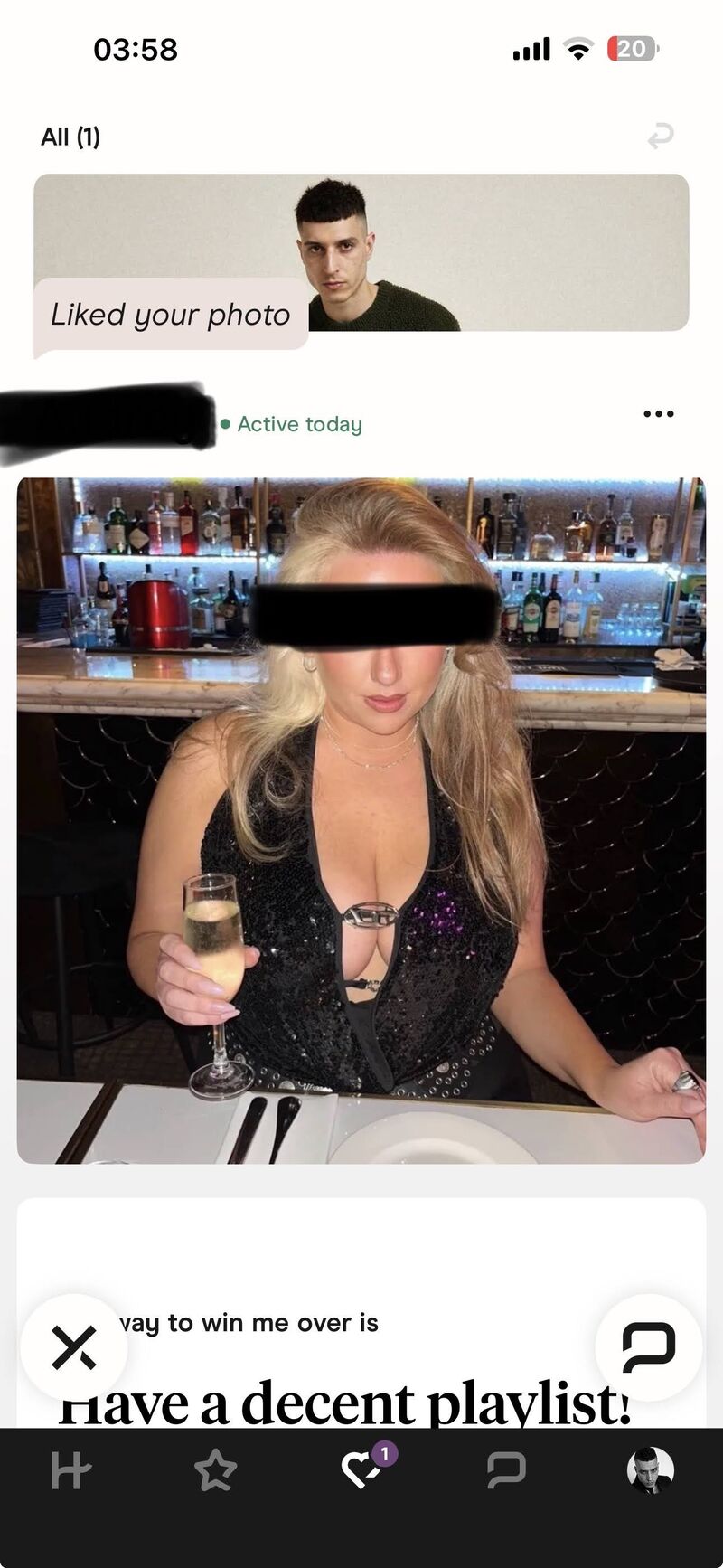 Hinge liked-your-photo receipt on a VIBEFLIRTING black-and-white profile photo