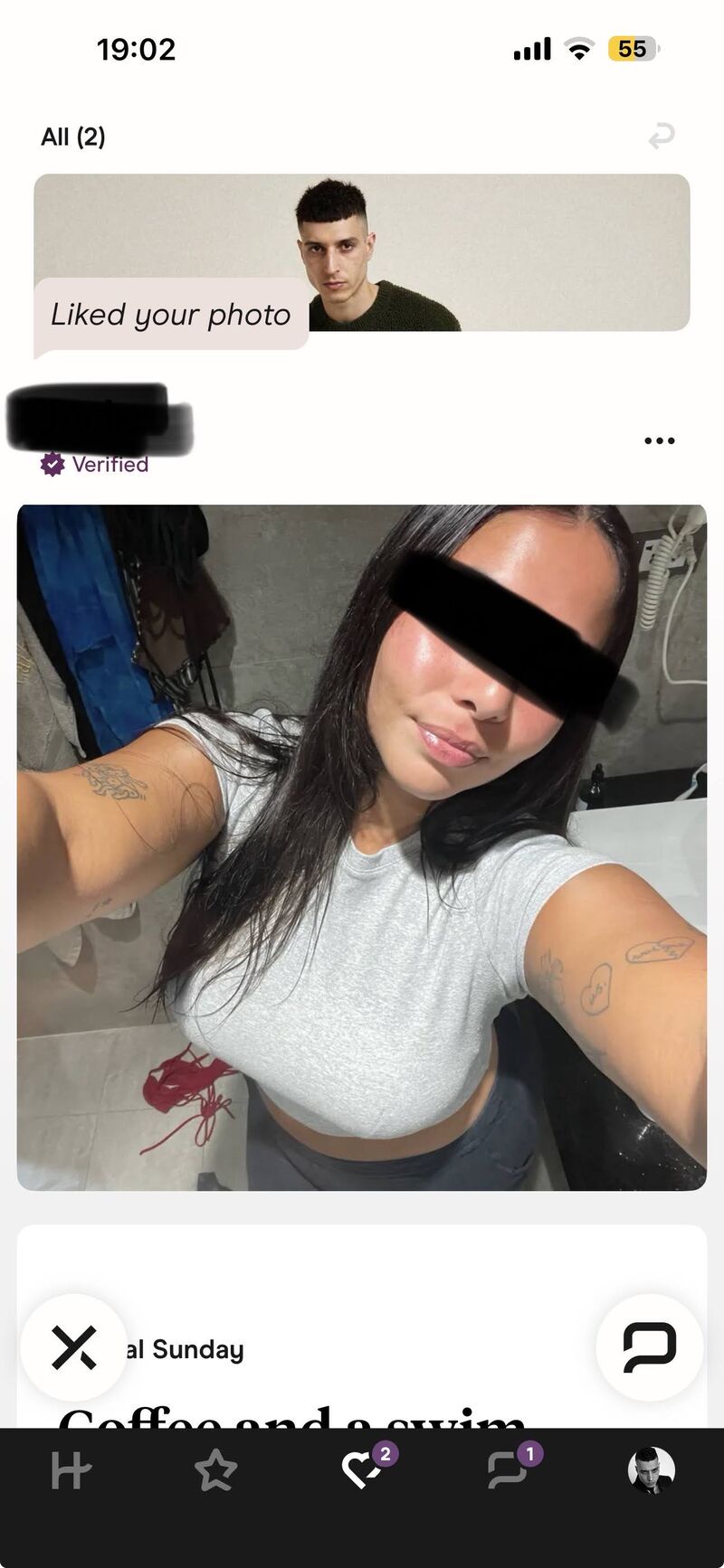 Hinge liked-your-photo receipt on a VIBEFLIRTING studio headshot